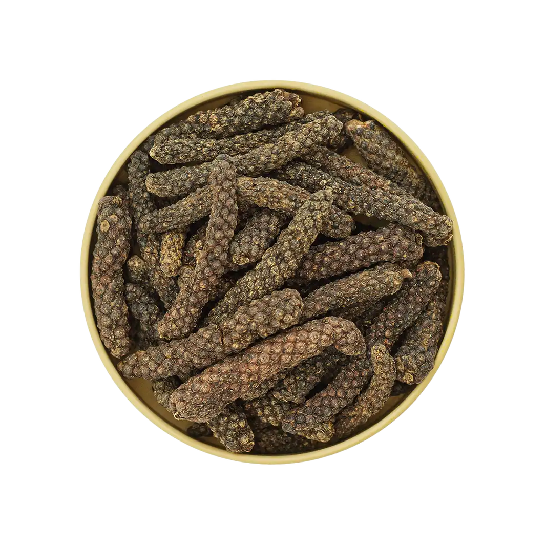 Langer Pfeffer – lange, dunkle Pfefferfrüchte mit intensiver Schärfe und feinem Aroma